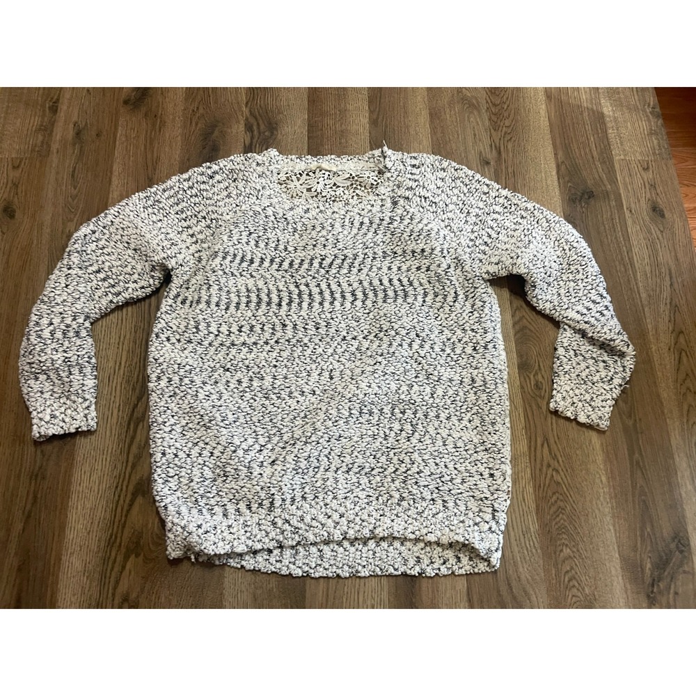 Mystree Shirt, Women's Size S/M, White Gray, Long Sleeve, Crochet Floral